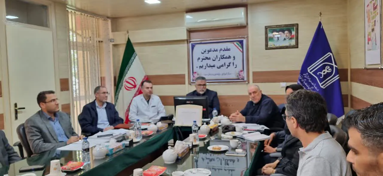 نشست صمیمی ریاست دانشگاه با نیروهای حجمی